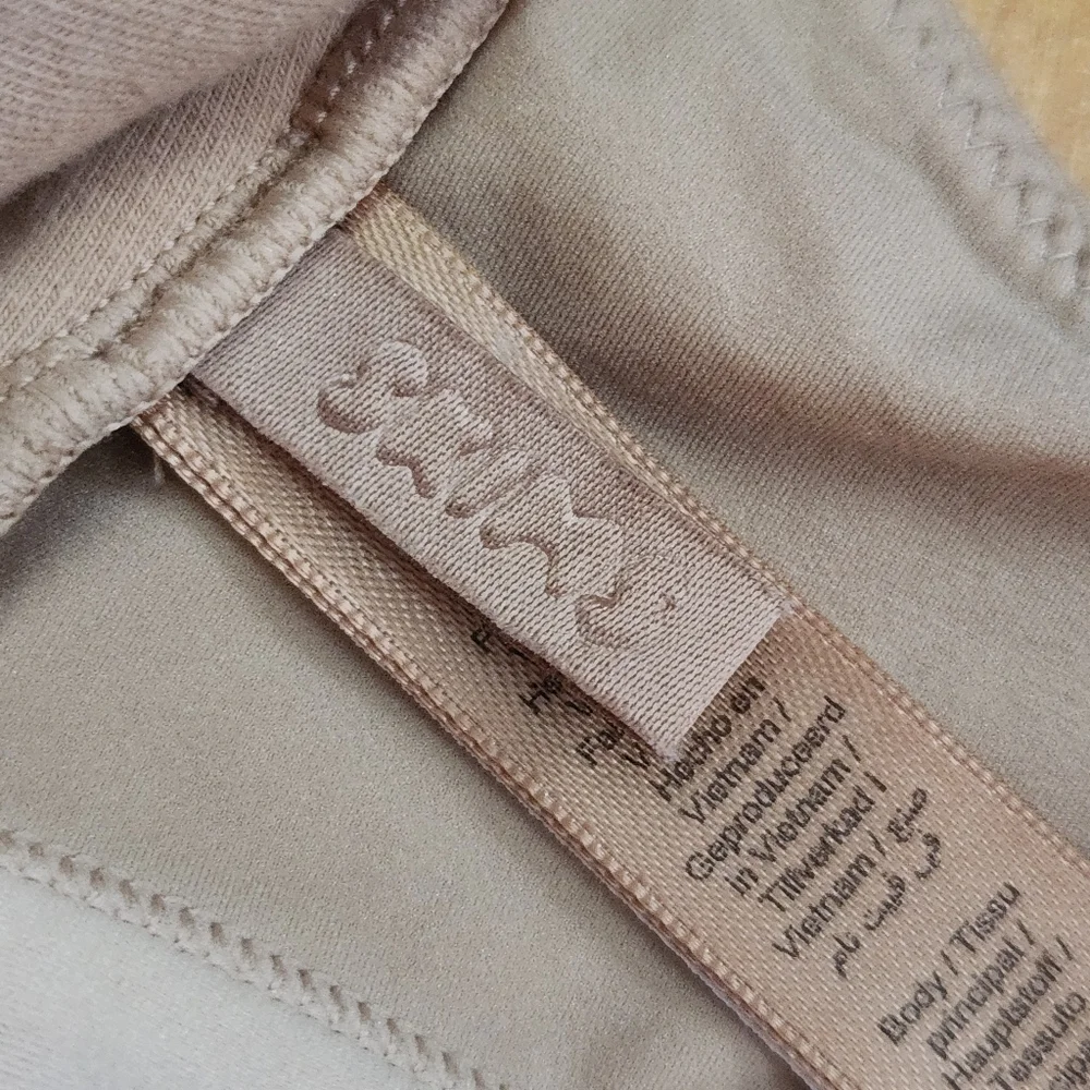 SKIMS Nude Beige Seamless Bralette - Picture 2 of 7